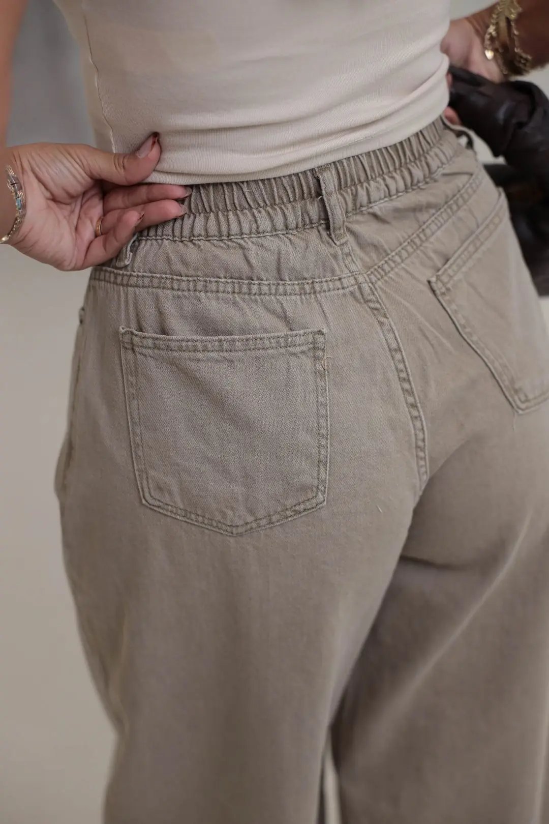 0107 Bel Lastikli Yüksek Bel Rahat Kesim Denim Pantolon TAŞ