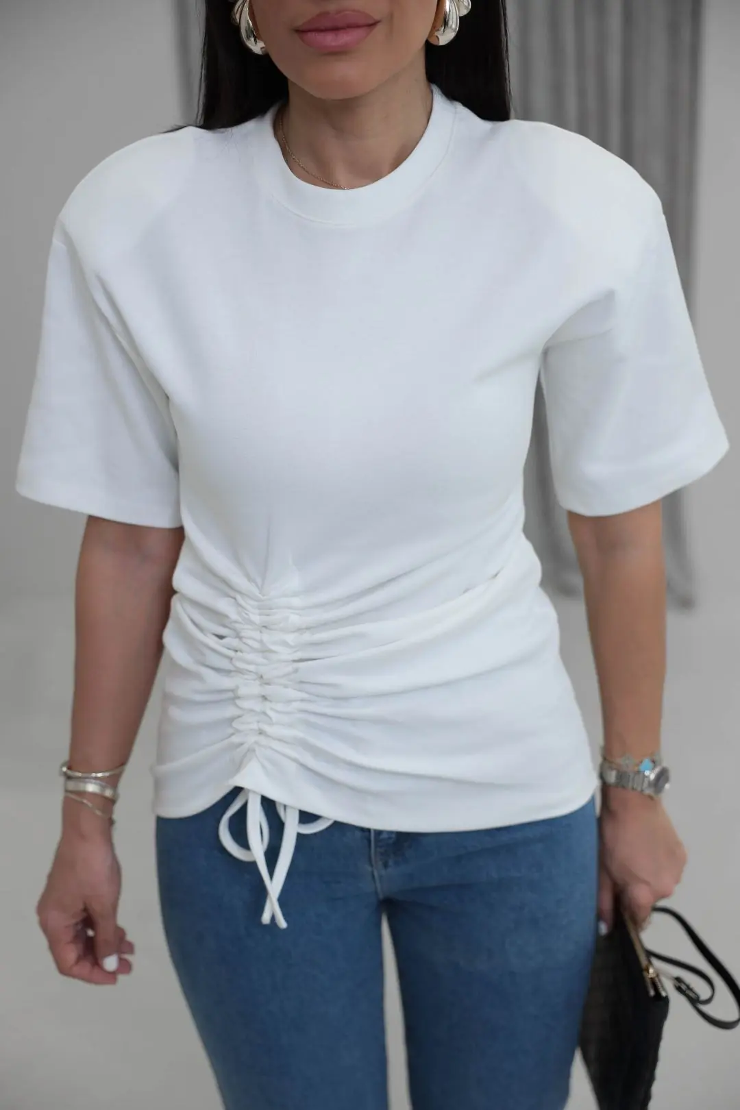 1025 Vatkalı Pamuklu Büzgü Detay Tshirt EKRU