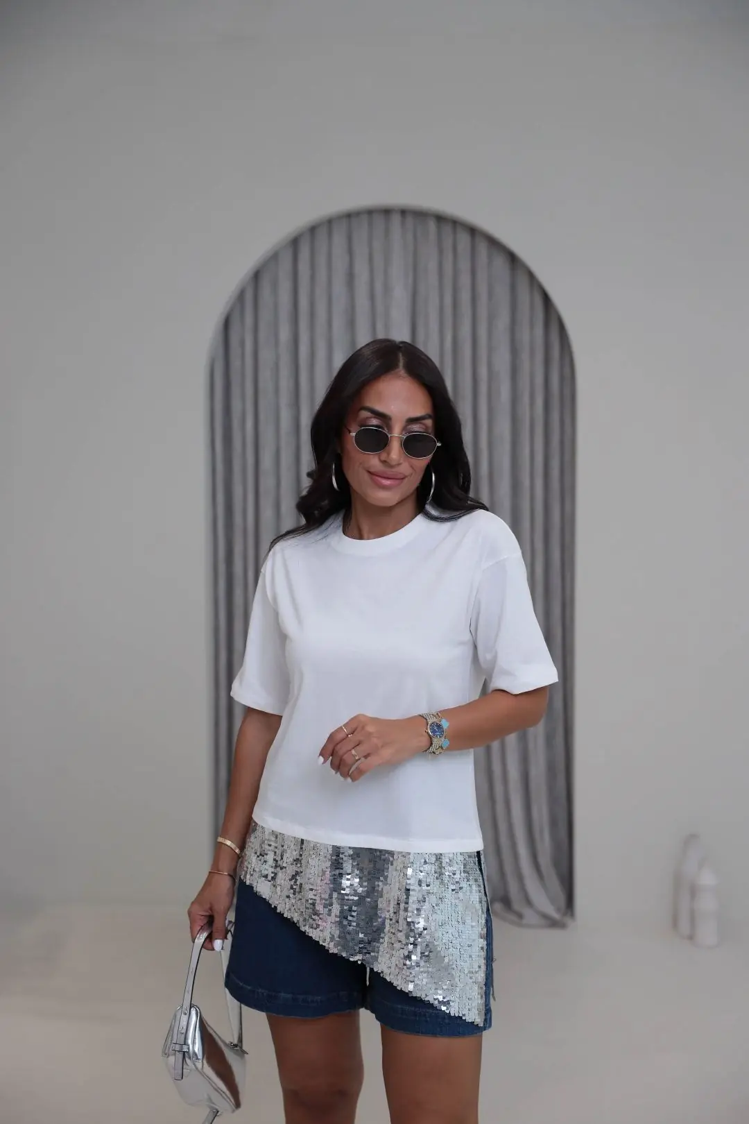 Asimetrik Kesim Pullu Tshirt BEYAZ