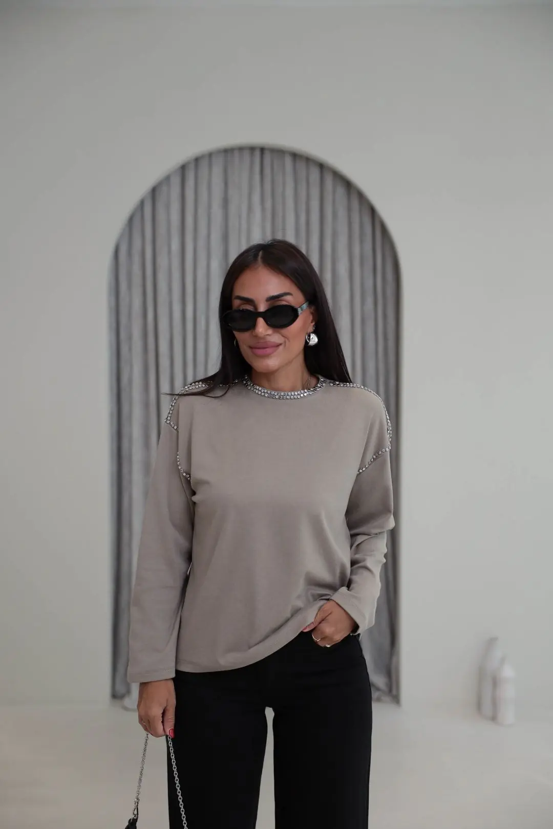 9064 Taşlı Detaylı Yumuşak Kumaş Bluz VİZON