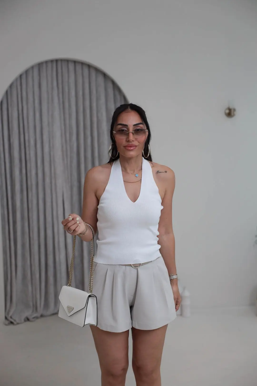 9022 Süet Kemerli Tencel Kumaş Şort TAŞ