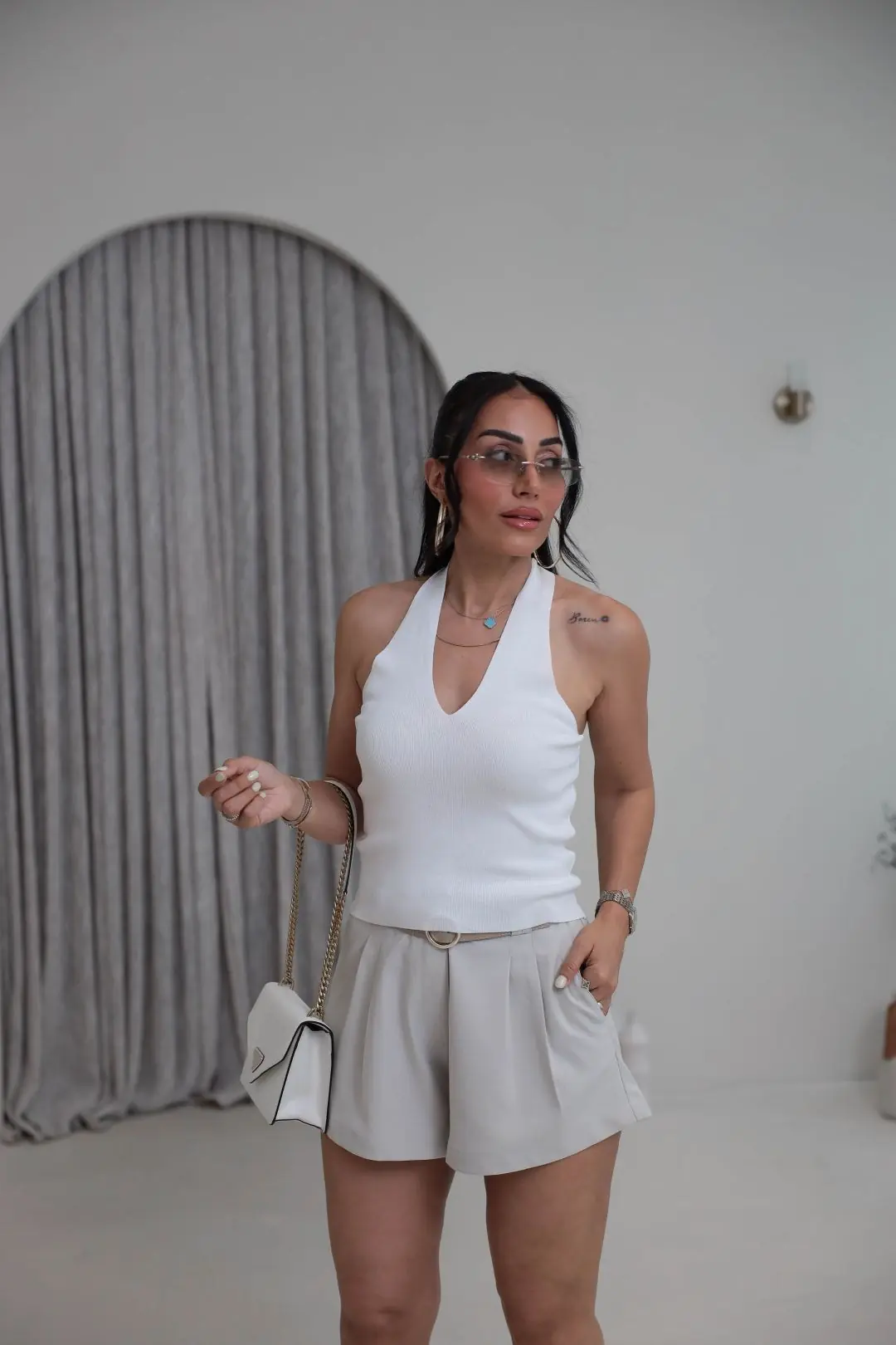 9022 Süet Kemerli Tencel Kumaş Şort TAŞ