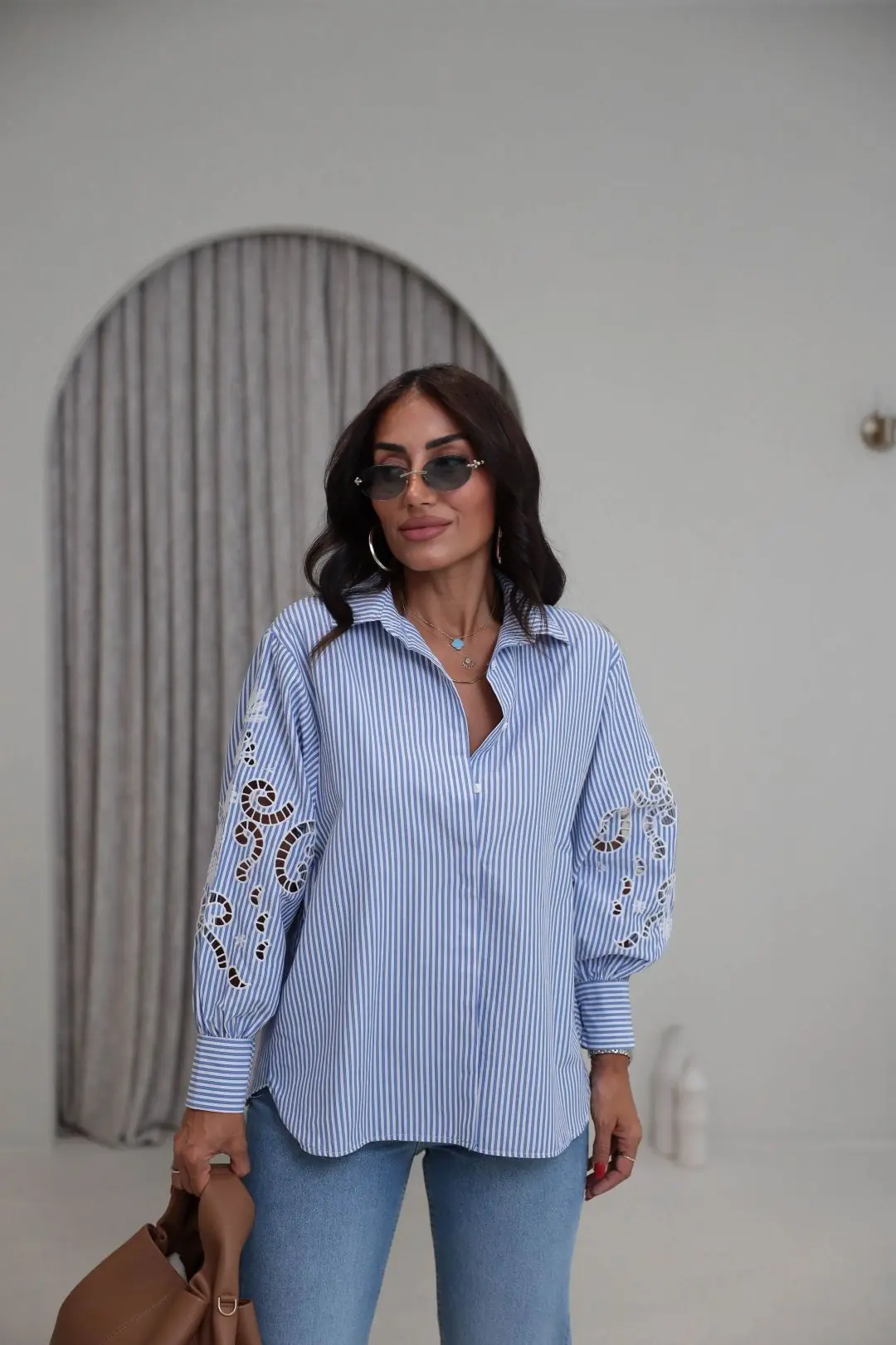 Kolları Nakışlı Çizgili Rahat Gömlek MAVİ