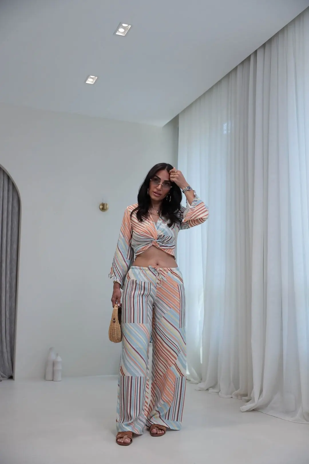 8540 Önü Düğümlü Gipe Detaylı Crop Bluz & Pantolon Takım RENKLİ