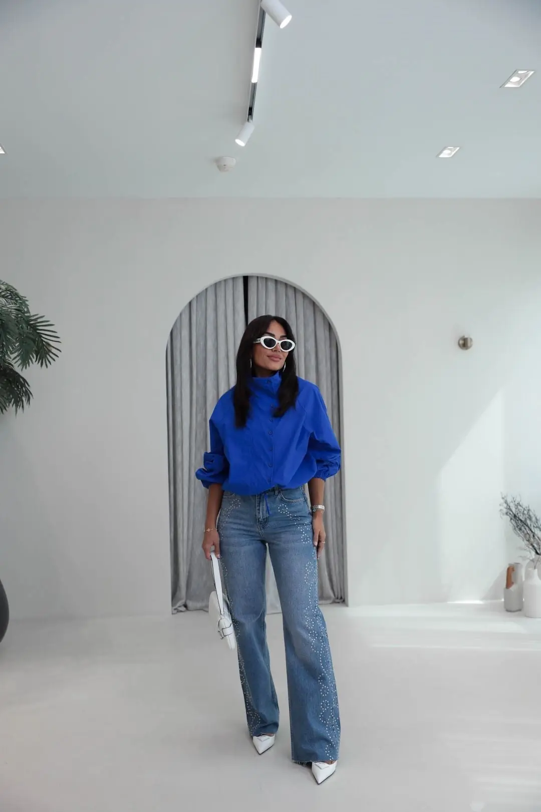 1077 Kenar Drop Taşlı Lazer Kesikli Bol Paça Denim Pantolon MAVİ