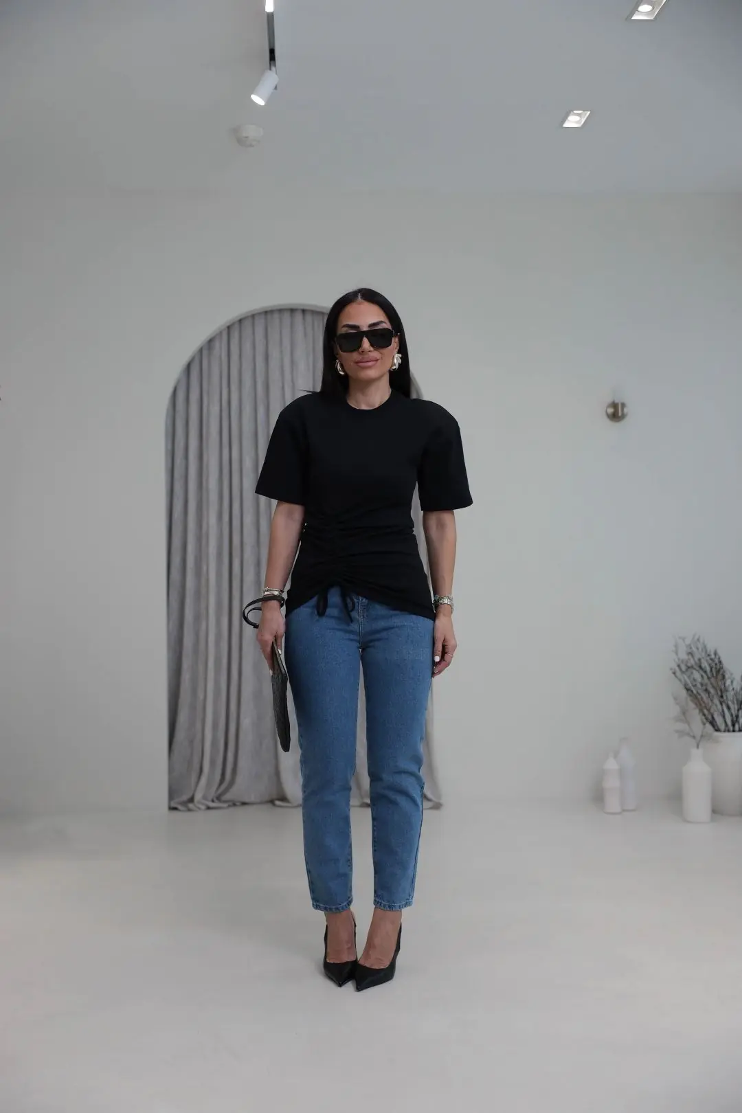 1025 Vatkalı Pamuklu Büzgü Detay Tshirt SİYAH