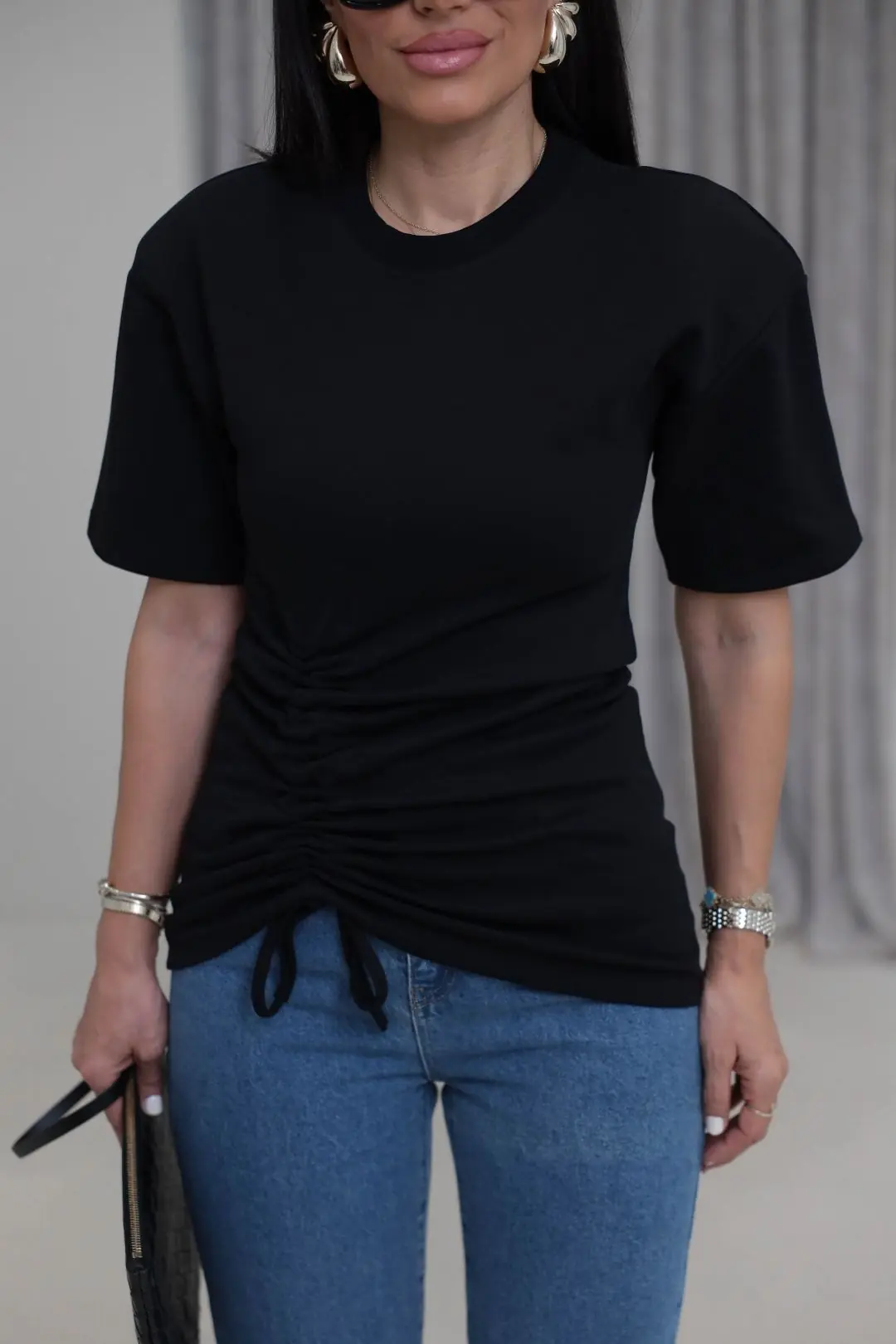 1025 Vatkalı Pamuklu Büzgü Detay Tshirt SİYAH