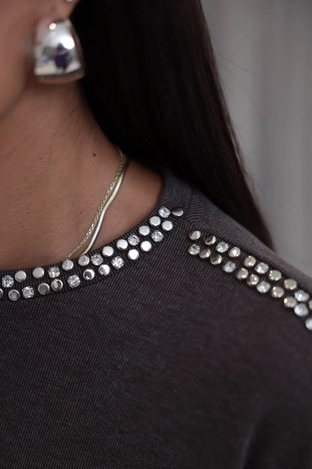 9064 Taşlı Detaylı Yumuşak Kumaş Bluz KAHVE