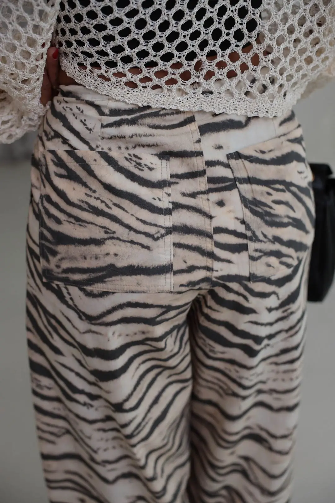 9005 Bel ve Paça Bağcıklı Zebra Desen Pantolon BEJ