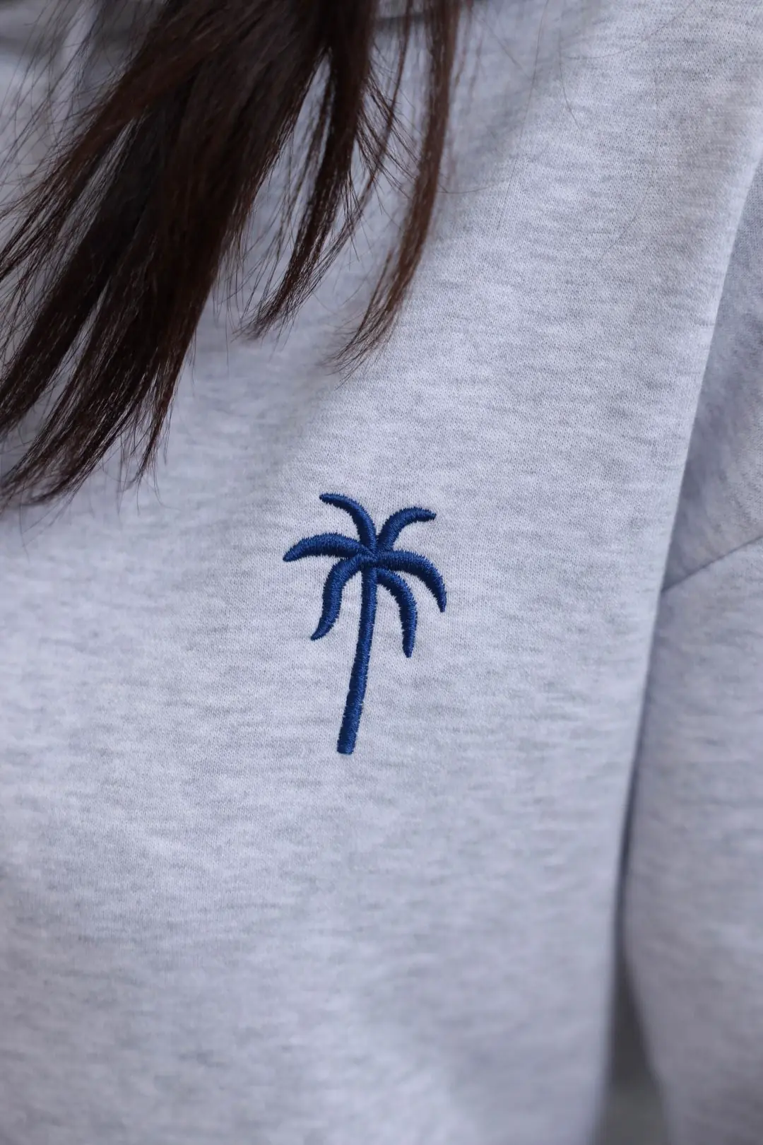 9051 Kelebek Nakışlı Kapşonlu Cepli Sweatshirt GRİ