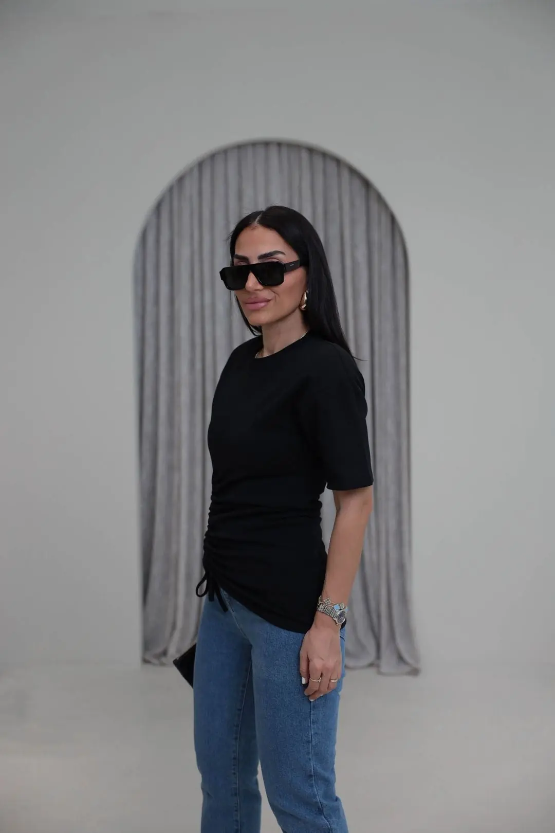 1025 Vatkalı Pamuklu Büzgü Detay Tshirt SİYAH