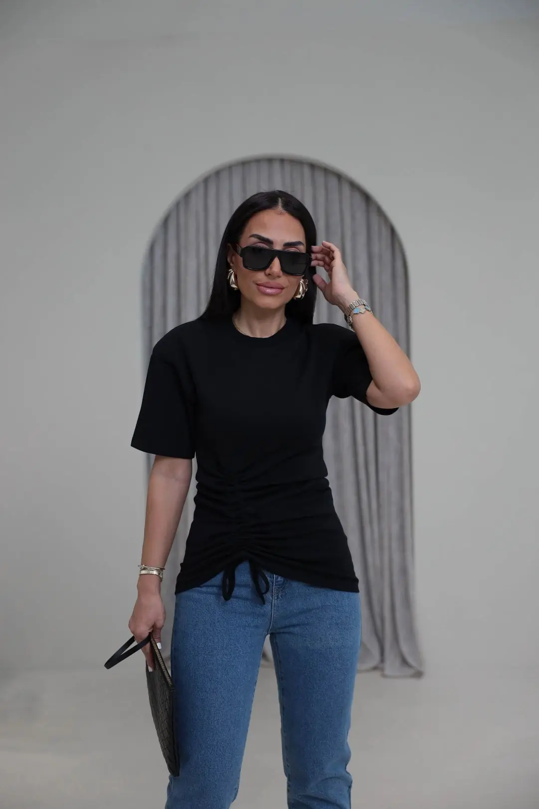 1025 Vatkalı Pamuklu Büzgü Detay Tshirt SİYAH