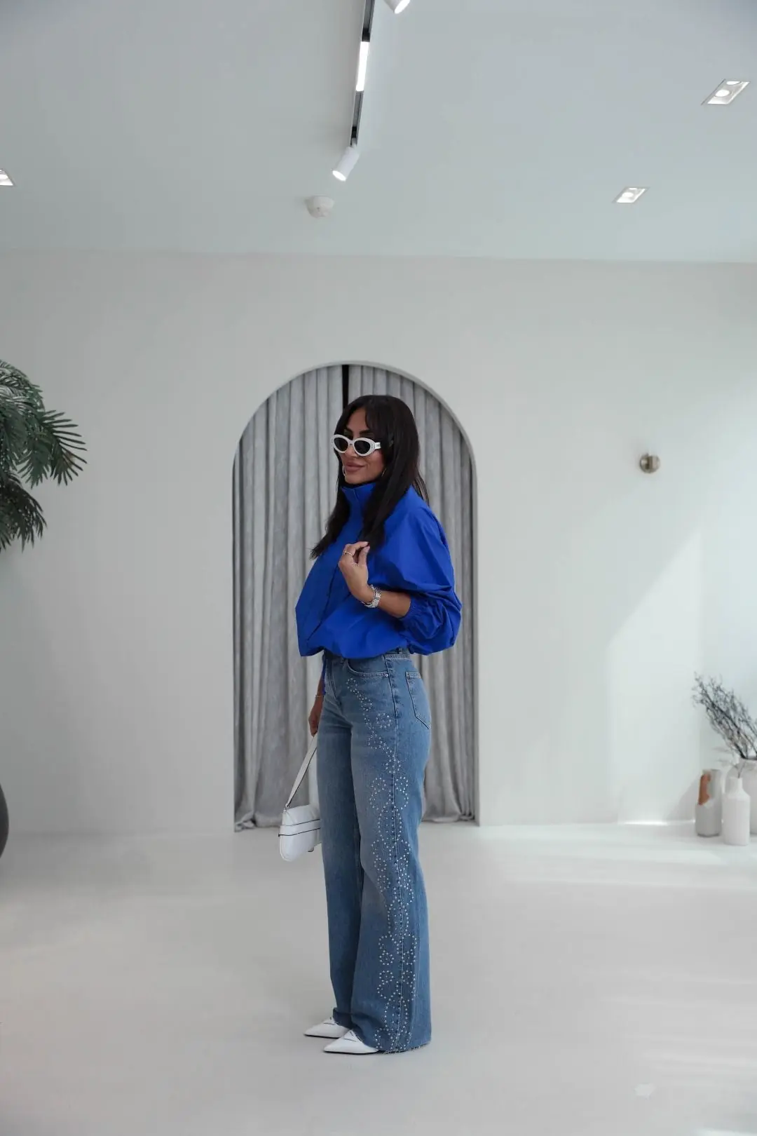 1077 Kenar Drop Taşlı Lazer Kesikli Bol Paça Denim Pantolon MAVİ