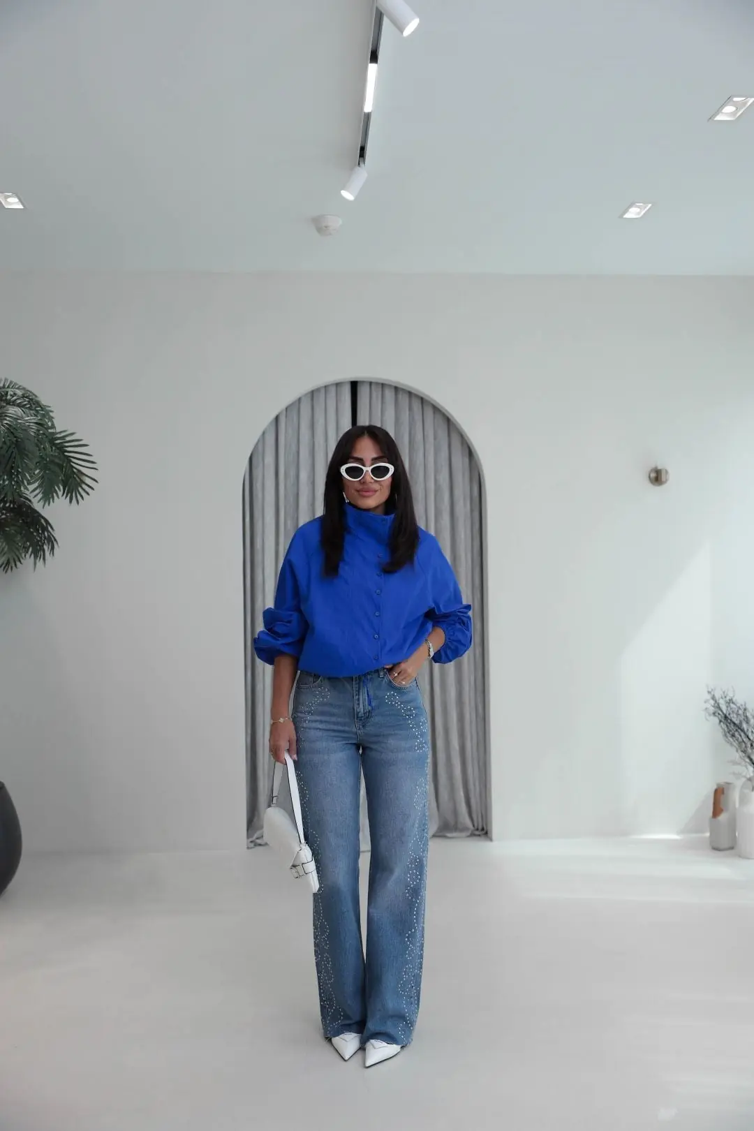 1077 Kenar Drop Taşlı Lazer Kesikli Bol Paça Denim Pantolon MAVİ