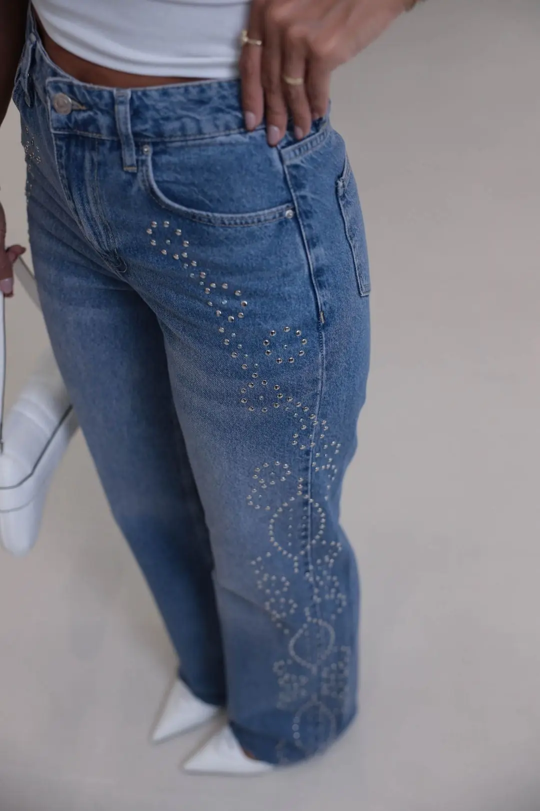 1077 Kenar Drop Taşlı Lazer Kesikli Bol Paça Denim Pantolon MAVİ