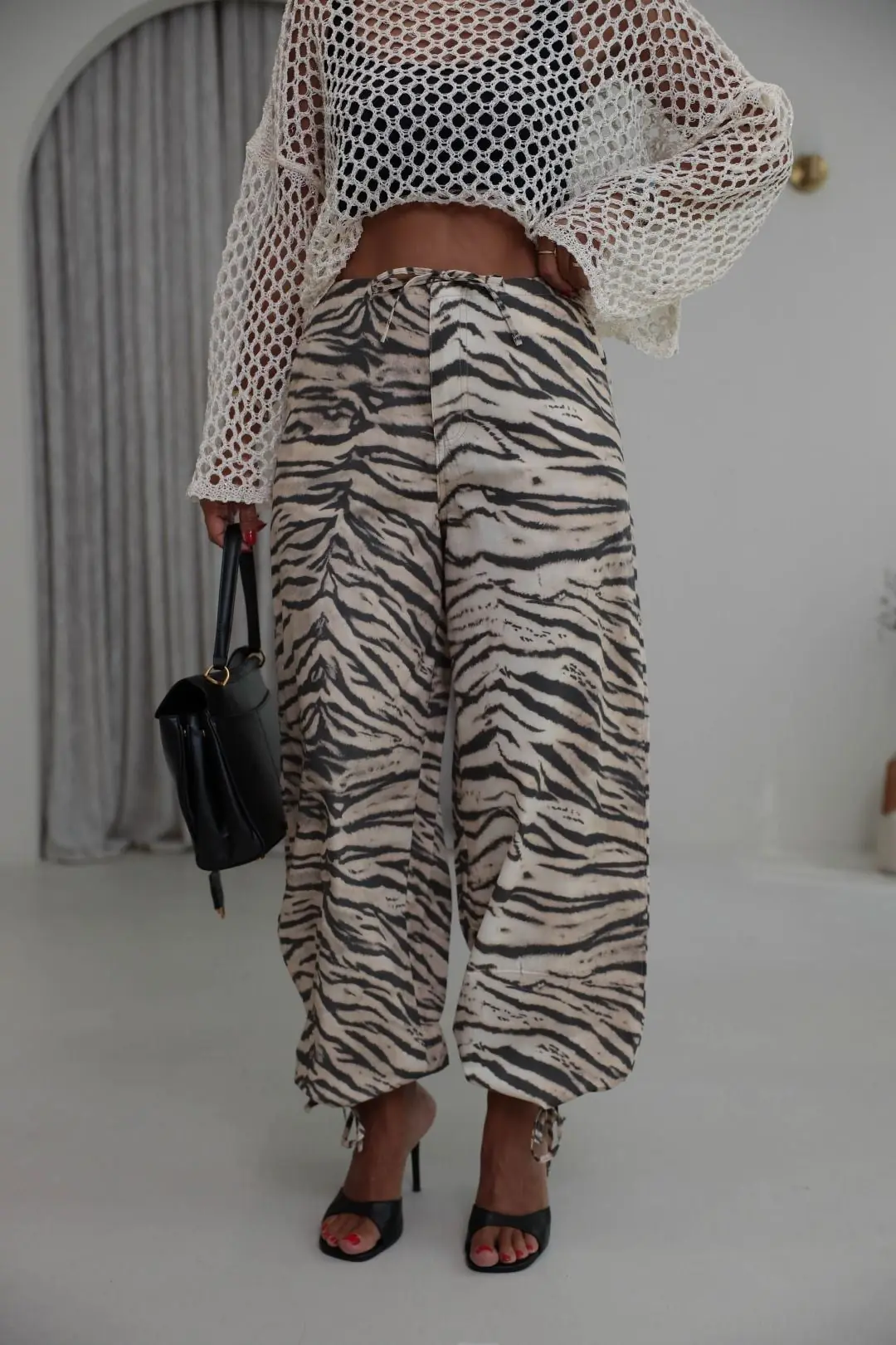 9005 Bel ve Paça Bağcıklı Zebra Desen Pantolon BEJ