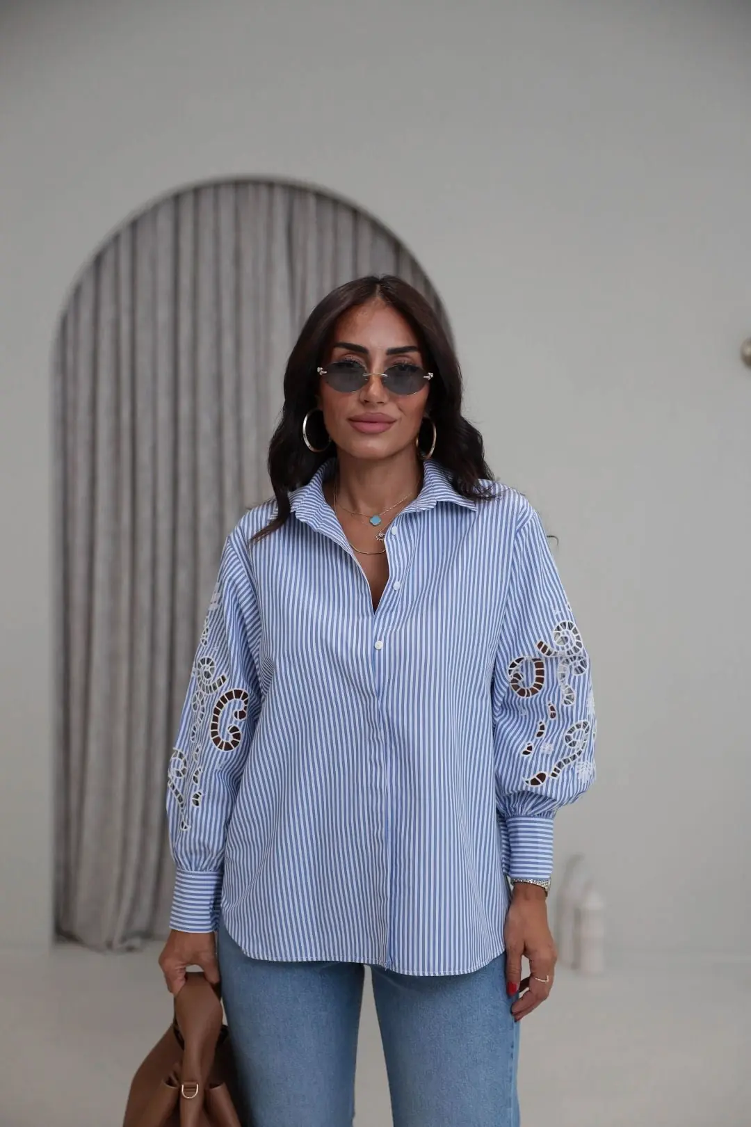 Kolları Nakışlı Çizgili Rahat Gömlek MAVİ
