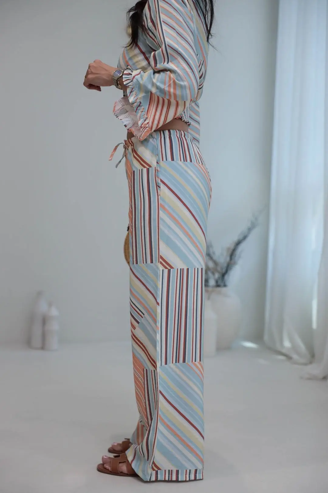 8540 Önü Düğümlü Gipe Detaylı Crop Bluz & Pantolon Takım RENKLİ