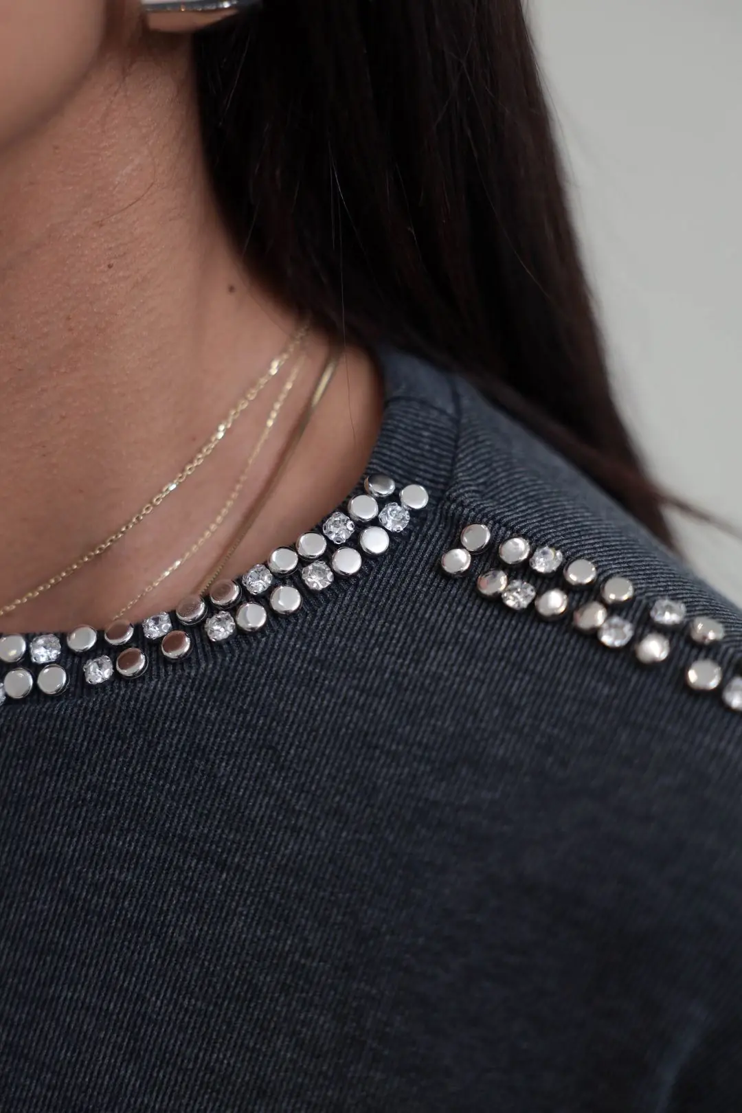 9064 Taşlı Detaylı Yumuşak Kumaş Bluz SİYAH